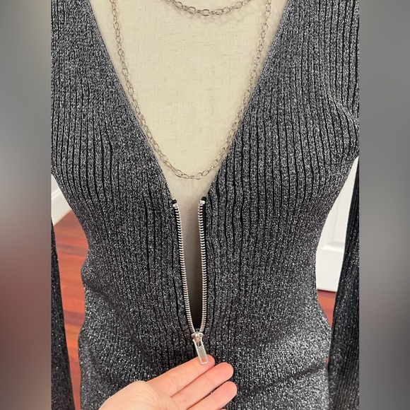 H&M Divided | Size M | Silver Metallic Sparkly Long Sleeve V Neck Top - Picture 9 of 13